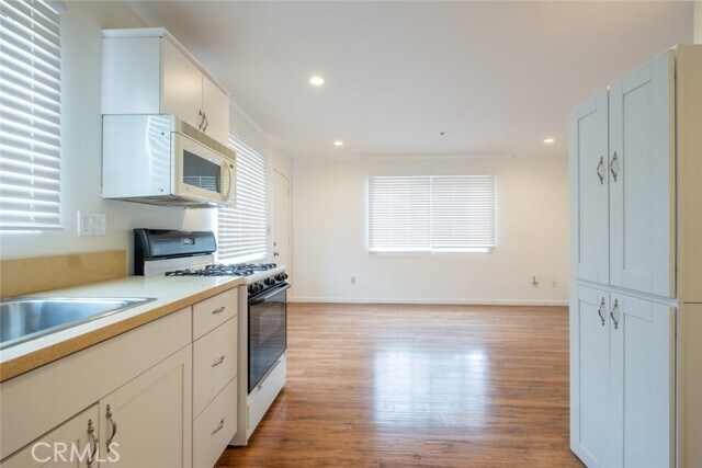 Building Photo - 1329 Linden Ave