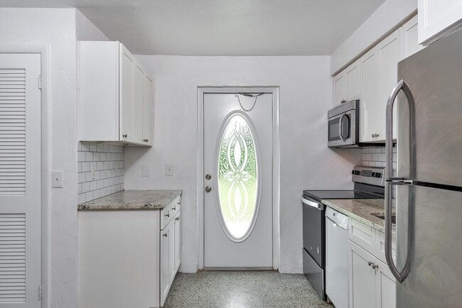 Building Photo - 4882 Jefferson Rd