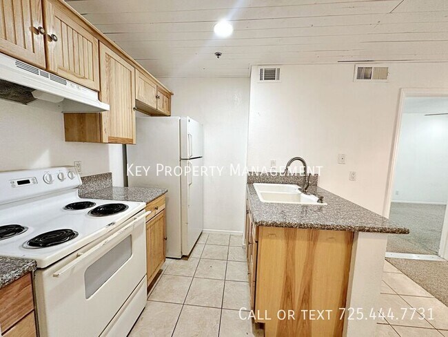Building Photo - %1381 University Ave-#102