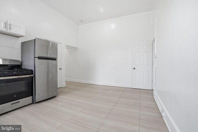 Building Photo - 3462 N Front St