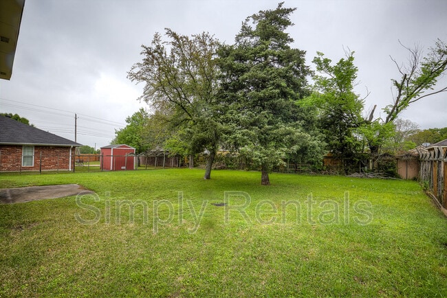 Building Photo - 2003 Hackberry Cir