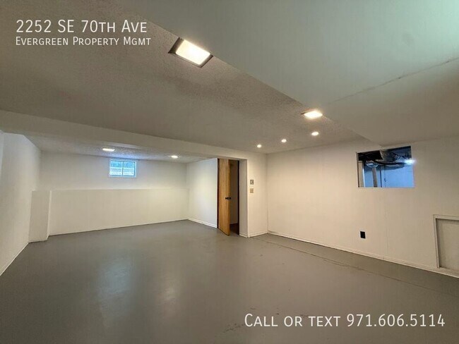 Building Photo - 2252 SE 70th Ave