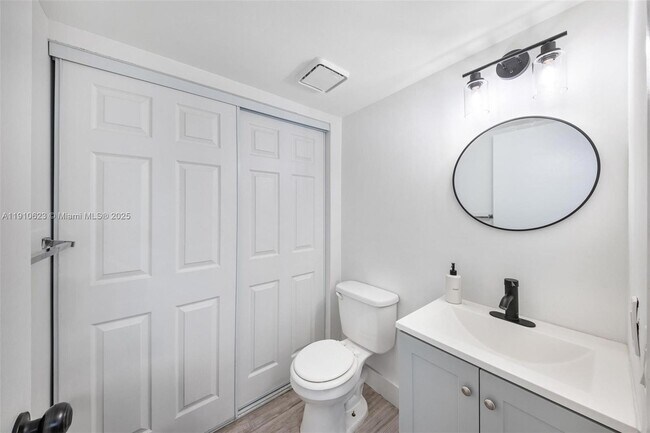 Building Photo - 11913 SW 11th Ct