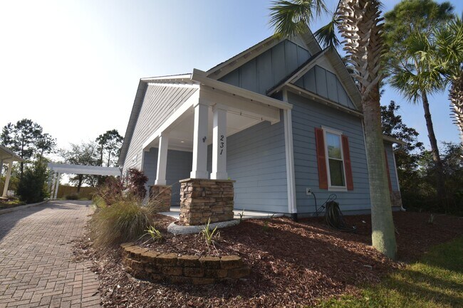Primary Photo - "Charming 3-Bedroom Beach House with 2 Ful...