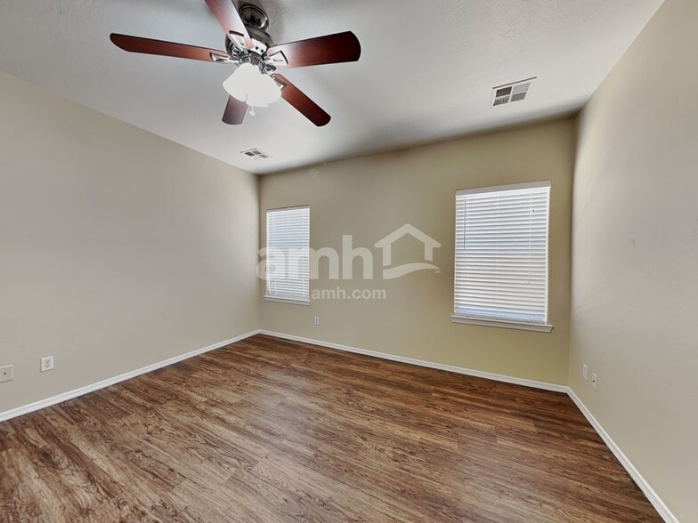 Building Photo - 6612 W Shaw Butte Dr