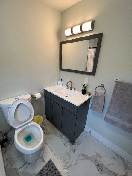 Building Photo - 109 Willow Ave