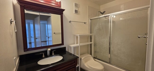 Building Photo - 1625 Larimer St