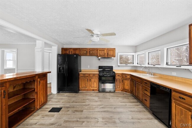 Building Photo - 6982 Webster Rd