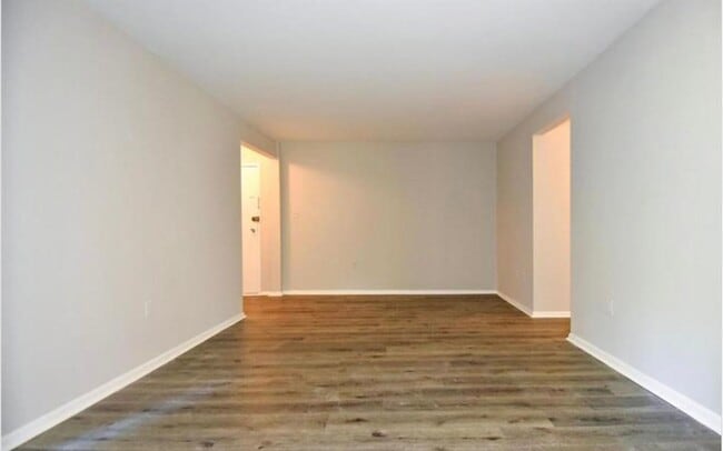 Building Photo - Well-Appointed 2 Bed 1 Bath Condo In Vibra...