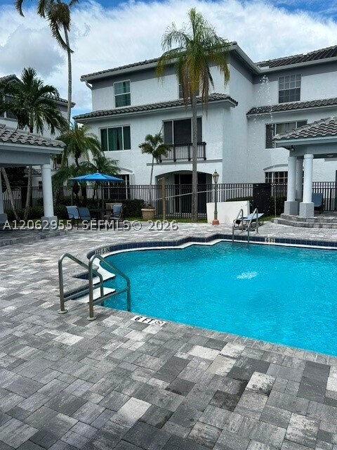 Building Photo - 725 SW 148th Ave