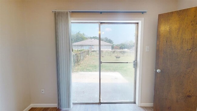 Building Photo - 815 Llano Pl