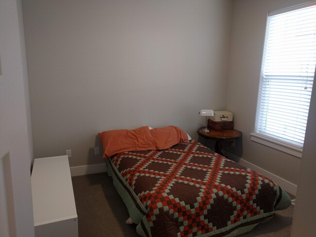 2nd floor bedroom - 315 E Oak Hollow Dr