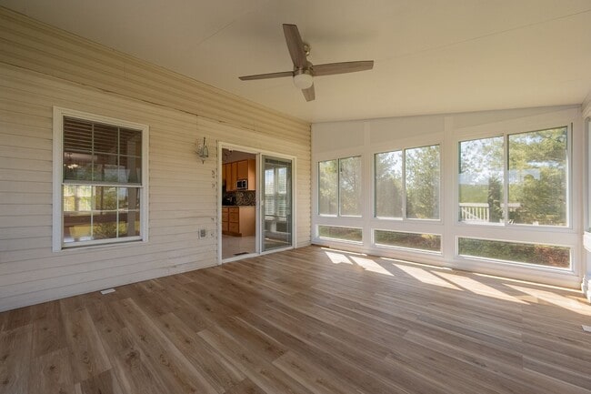 Building Photo - 1701 Stratford View Dr