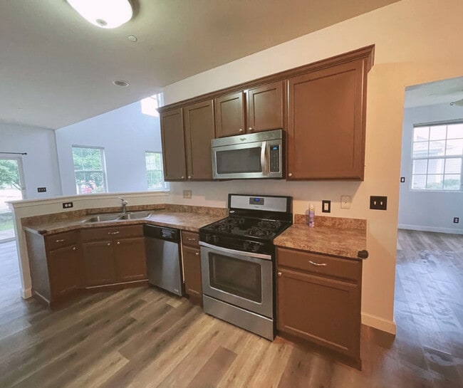 Building Photo - 1157 Goldfinch Ave