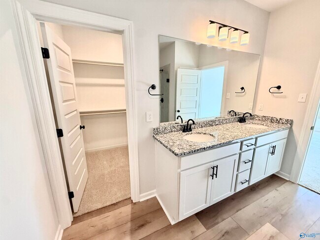 Building Photo - 16541 Aspen Ln