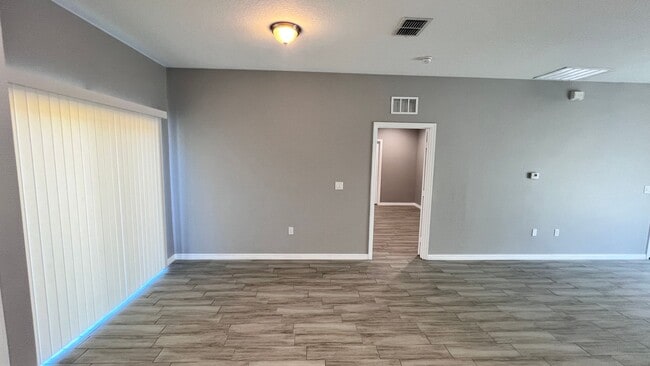 Building Photo - Beautiful 3 Bedroom, 2 Bathroom Home in Pa...