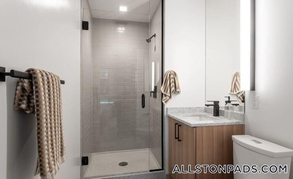 Building Photo - 83 Gardner St