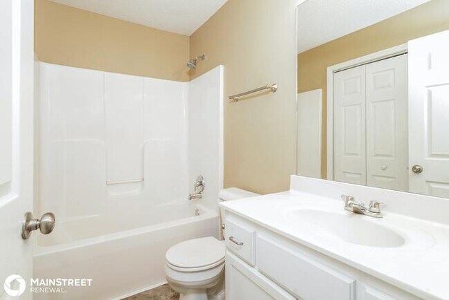 Building Photo - 1411 NW High View Dr, Grain Valley, MO 64029