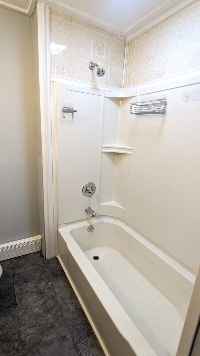 Building Photo - 58 Mann Ave