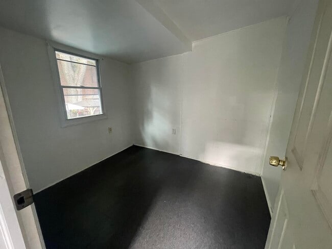 Building Photo - 12 Rutgers Pl