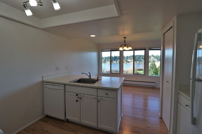Building Photo - Amazing Views! 2 Bedroom Now Available!