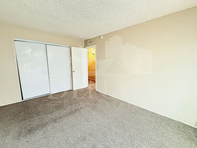 Building Photo - 4514 E Riverside St