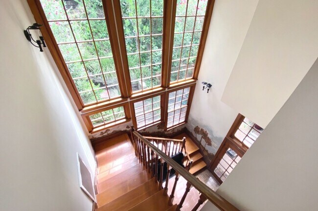 Building Photo - 3814 Dixie Canyon Ave