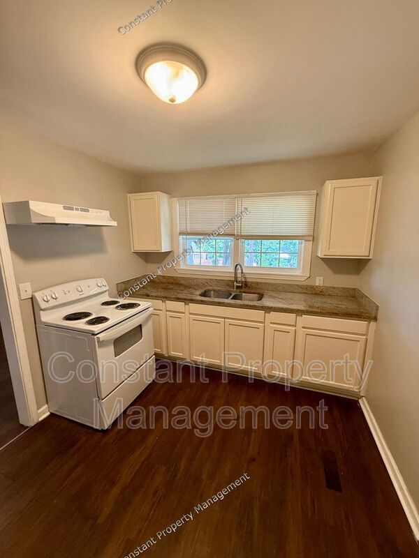 Building Photo - 1533 Engle Dr