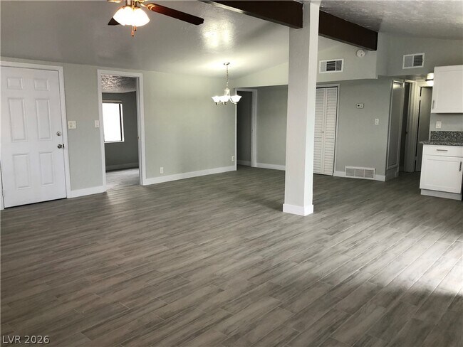 Building Photo - 5813 Evergreen Ave