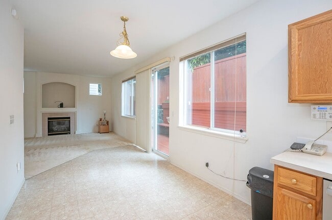 Building Photo - Spacious 4-Bedroom in Renton’s Serenity Ridge