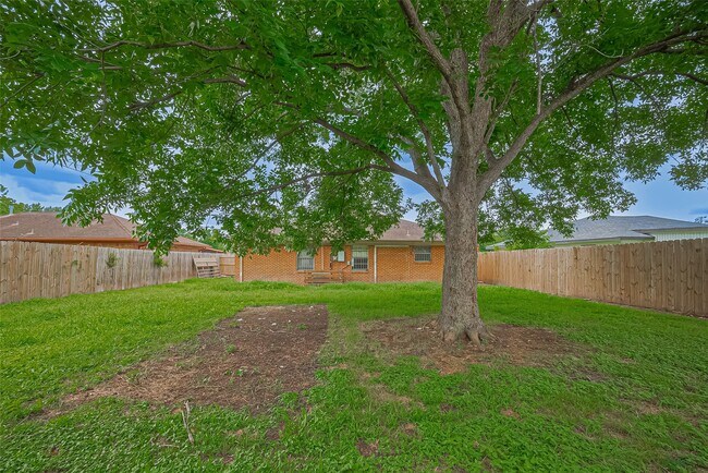 Building Photo - 423 Gammon Dr
