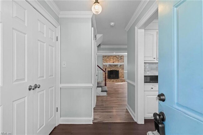 Building Photo - 345 Middle Oaks Dr