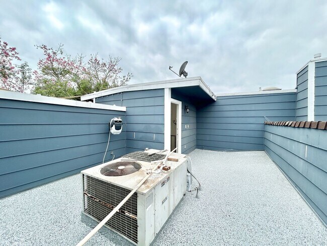 Building Photo - 4511 Murietta Ave