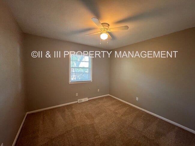 Building Photo - 9508 Outlook Dr