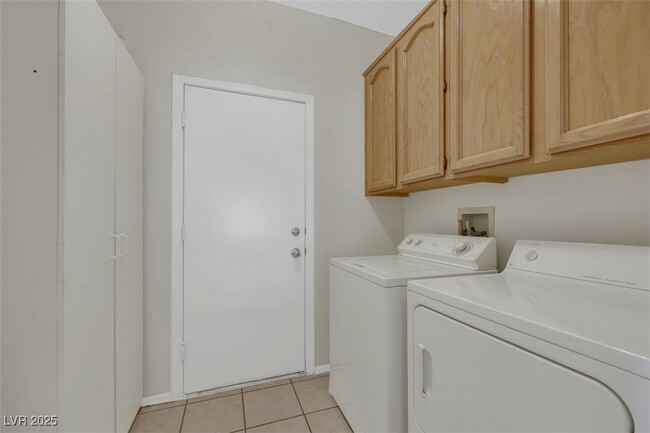 Building Photo - 495 Elm Crest Pl