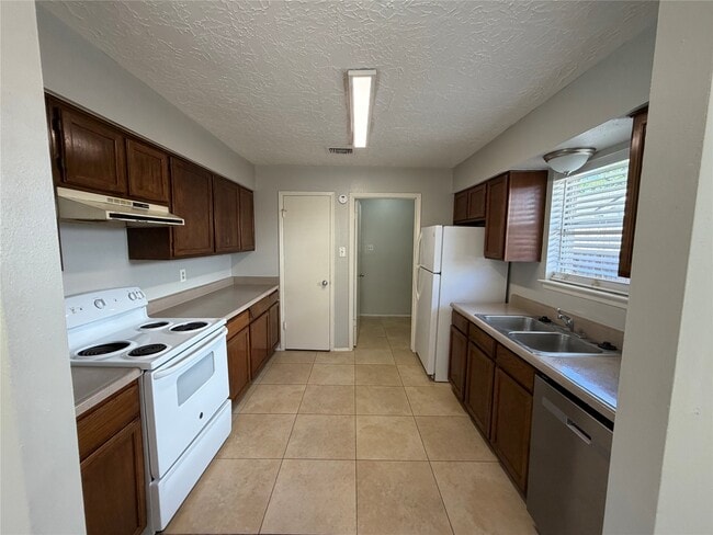 Building Photo - 2815 Fir Crest Ct