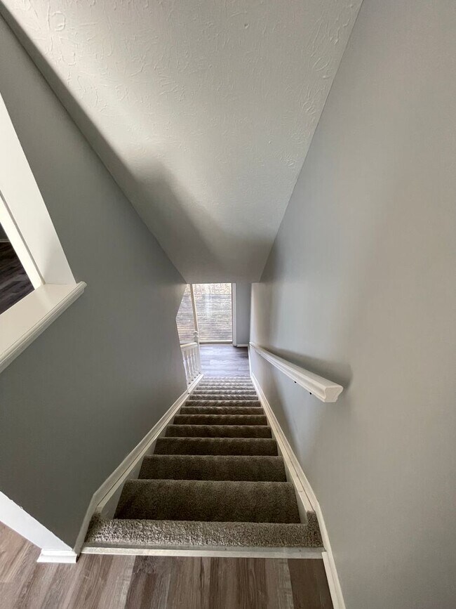 Building Photo - 2BD/1.5BA Townhome ~ Westerville Schools ~ 1 car garage ! Move In Now!