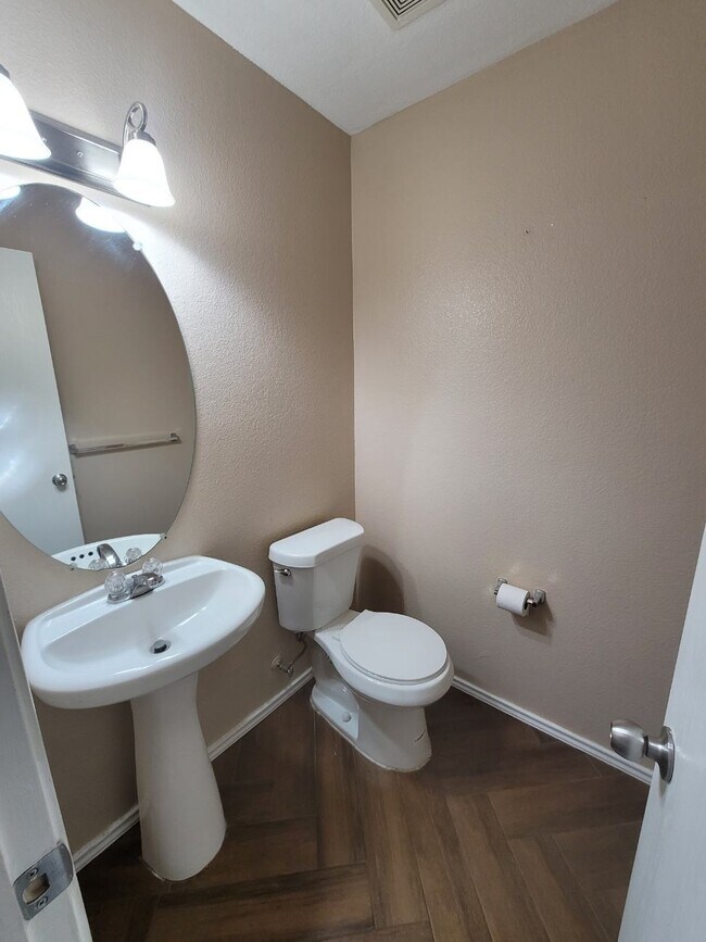 Building Photo - 1012 Mosaic Dr
