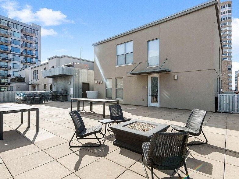 Building Photo - 521 S 7th St