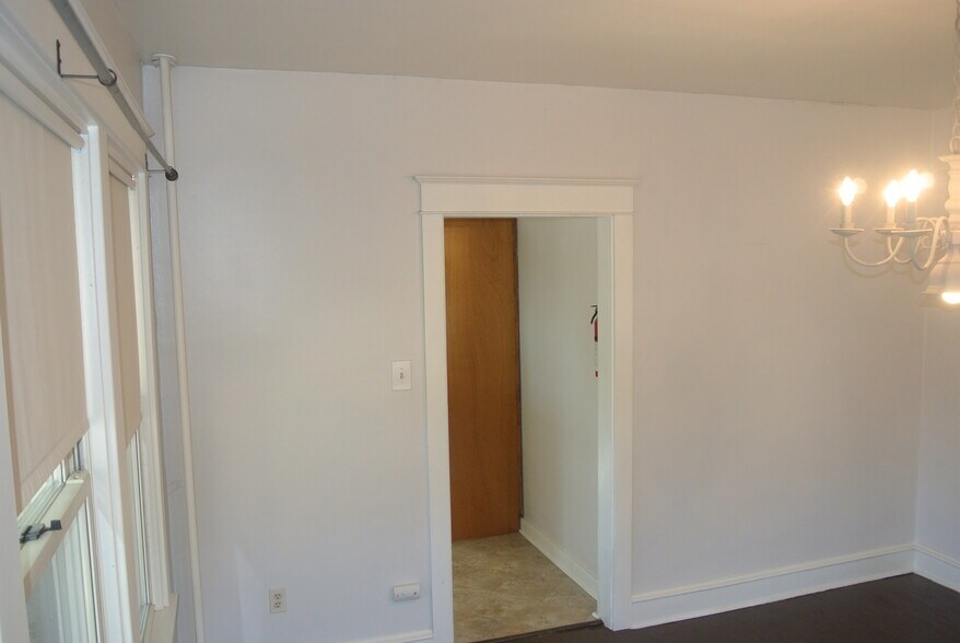 Building Photo - 328 High Street