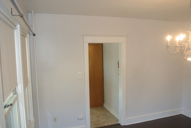 Building Photo - 328 High Street