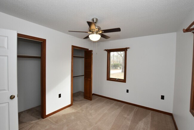 Building Photo - 45 Lookout Point