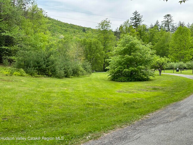 Building Photo - 4666 NY-212