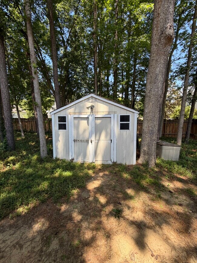 Building Photo - 401 Flagg Rd
