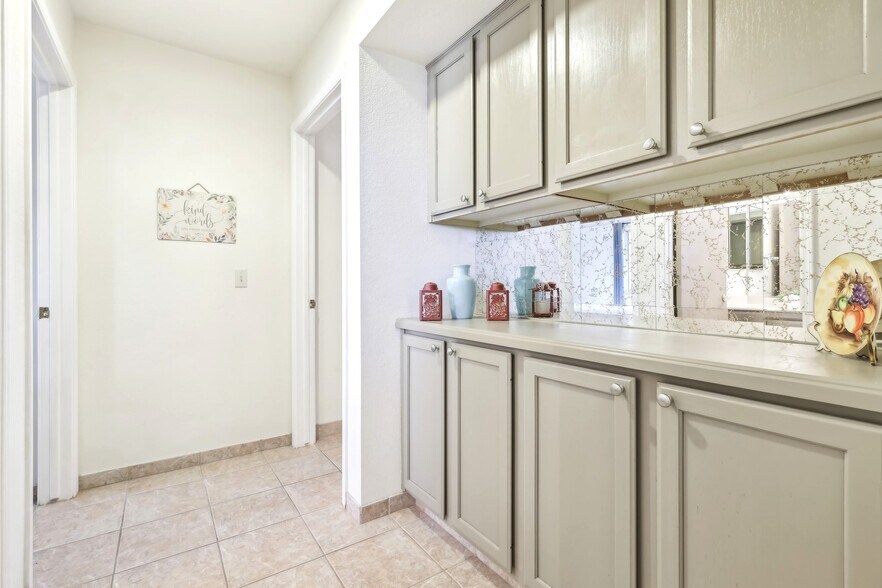 Building Photo - 3013 Sungold Dr