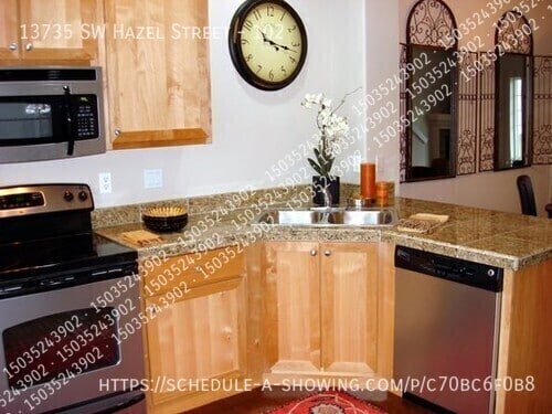 Building Photo - 13735 SW Hazel St