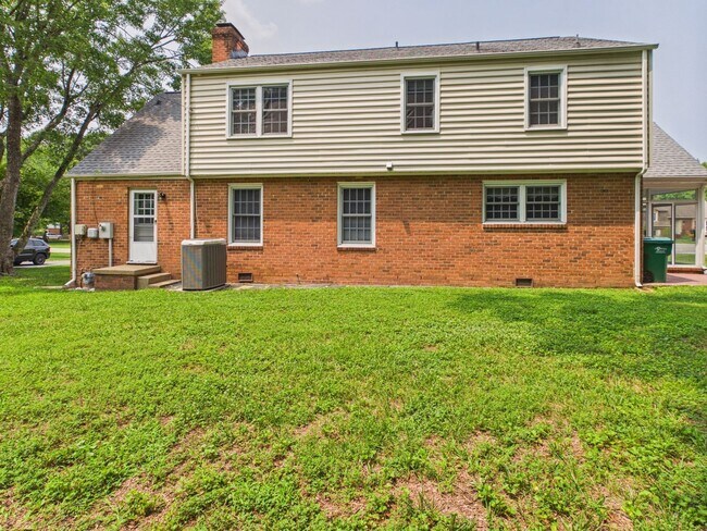 Building Photo - 1519 Chauncey Ln