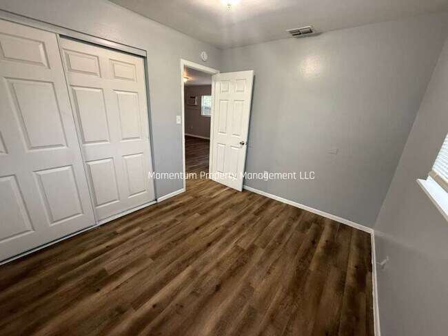 Building Photo - 8215 N 17th St