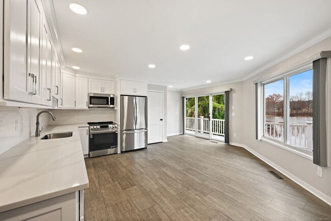 Building Photo - 144 W Norwalk Rd