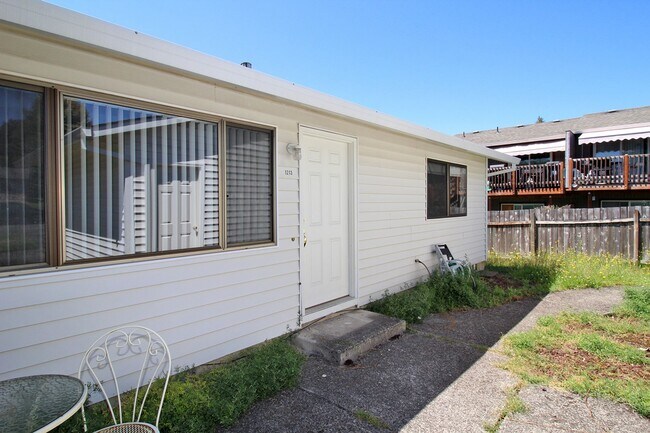 Building Photo - routd01